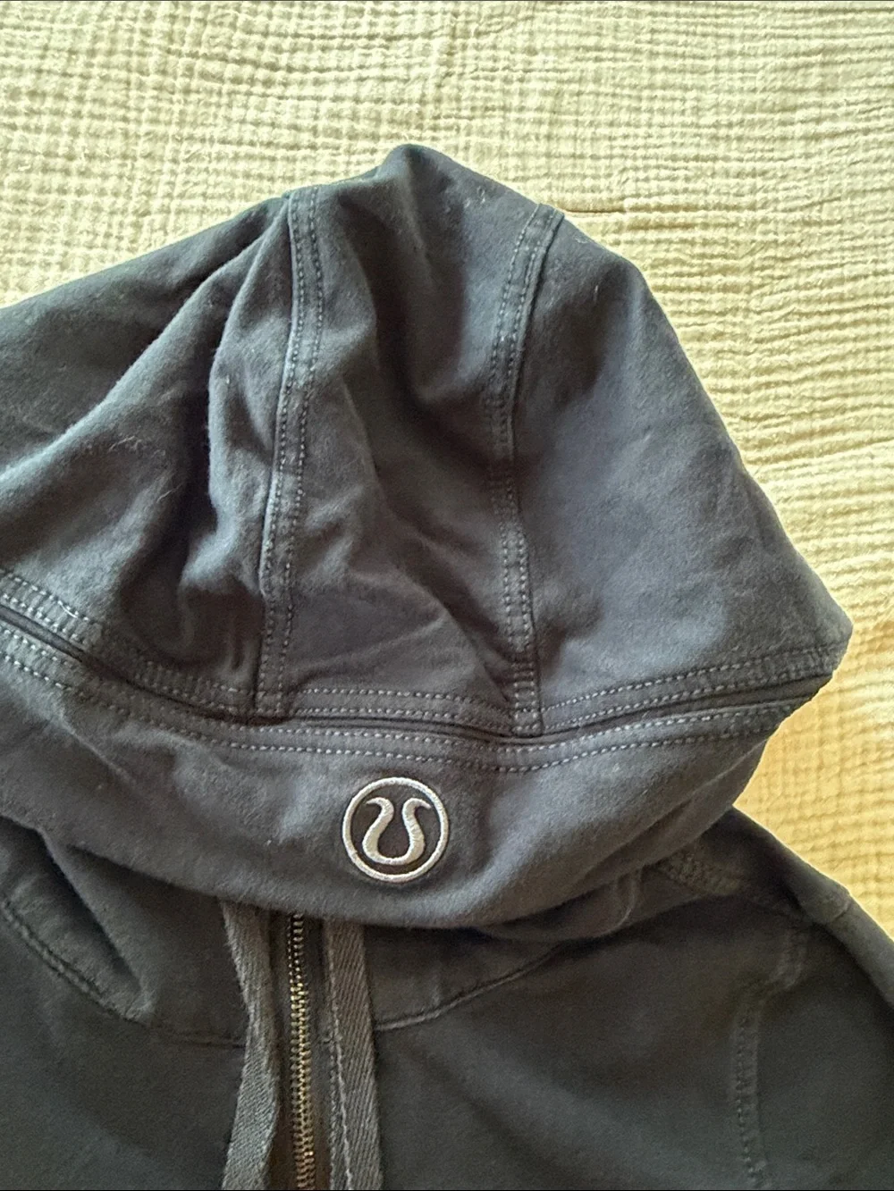 Lululemon Scuba Hoodie Original 2011 Release Black Sweatshirt - Size 8